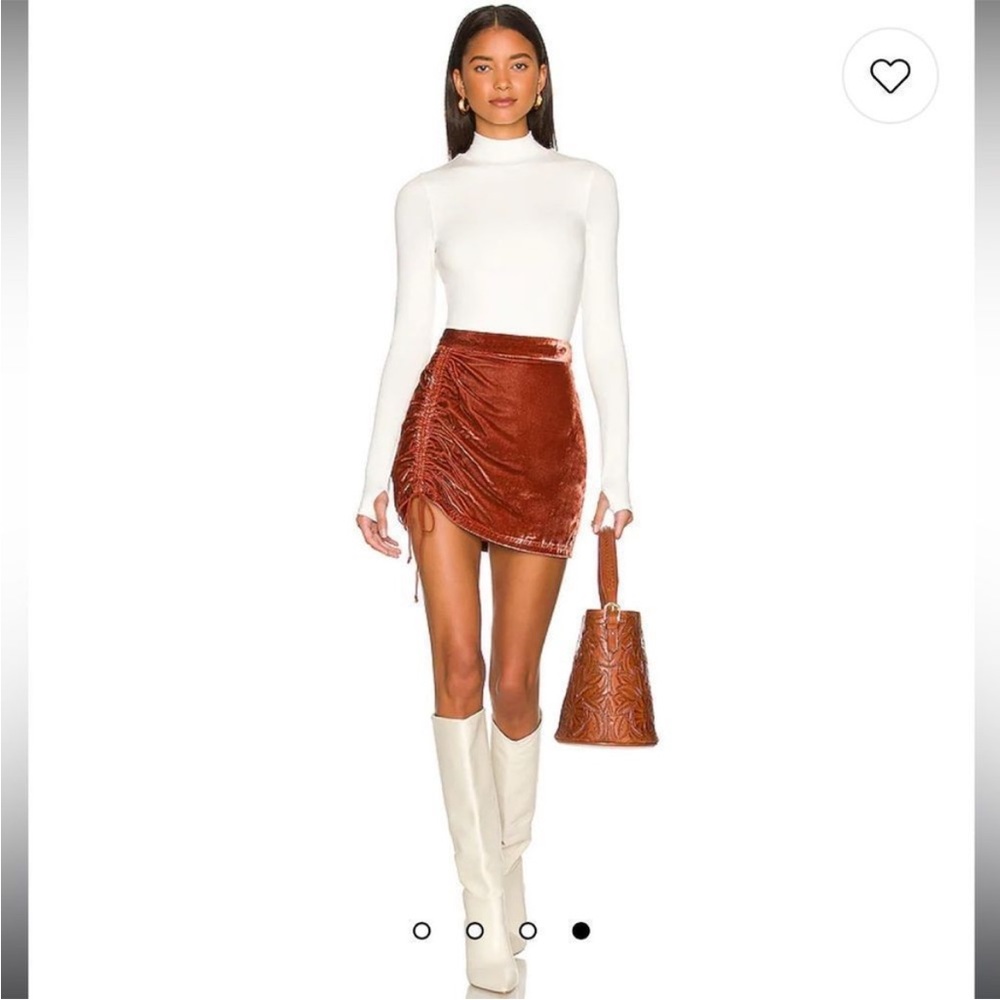 NWT Free People X REVOLVE Vivienne Velvet
Rust Bloom Ruched Mini Skirt Size 10